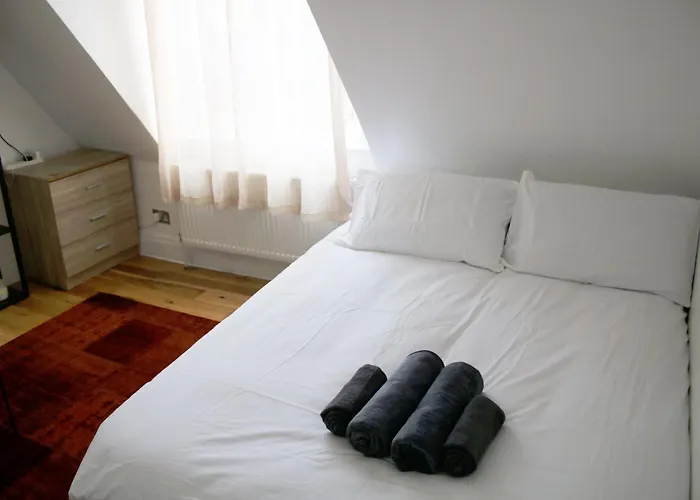 Cosy 3 Bedroom Flat, Hackney Central