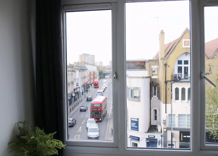 Cosy 3 Bedroom Flat, Hackney Central